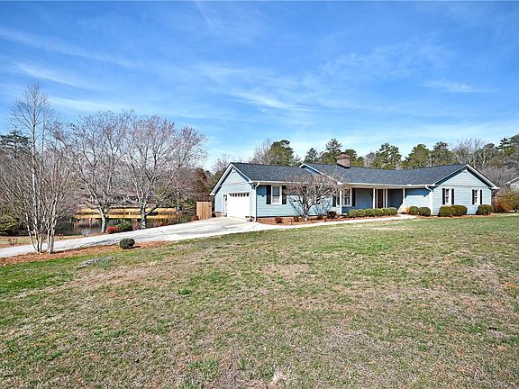 3rd image of 201 Buckingham Rd