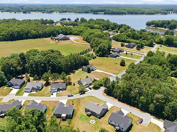 4th image of 2100 Waterford Pointe Rd