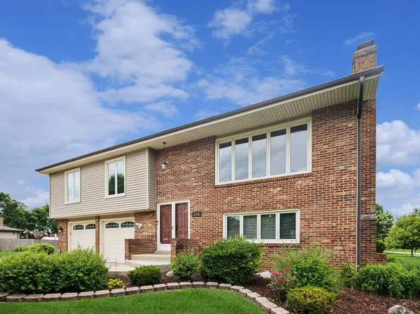 292 Martin Ct, Bloomingdale, IL 60108