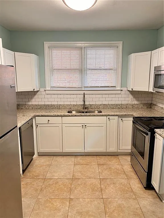 3 bed, 1.0 bath, 1000 sqft, $1,150 — Photo 3