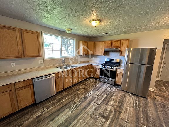 4th image of 1112 E 8th St