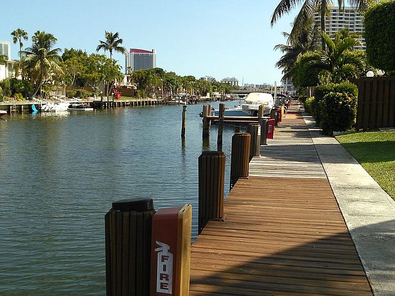 WATERFRONT TOWNHOUSE