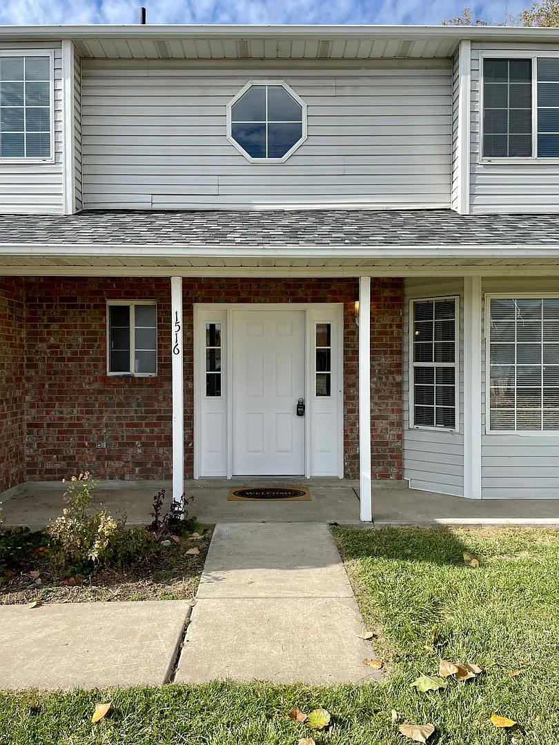 4 Bedroom Syracuse Home — Photo 3