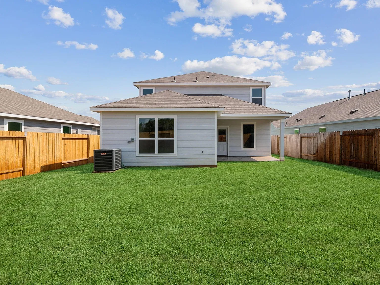 4 bed, 2.0 bath, 1852 sqft, $2,320 — Photo 2