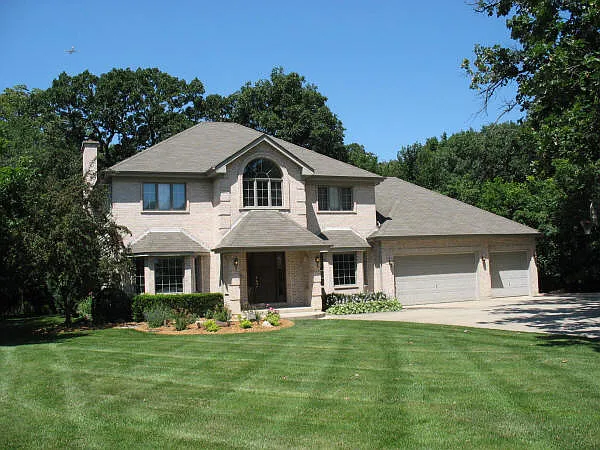 6N242 Circle Ave photo 1