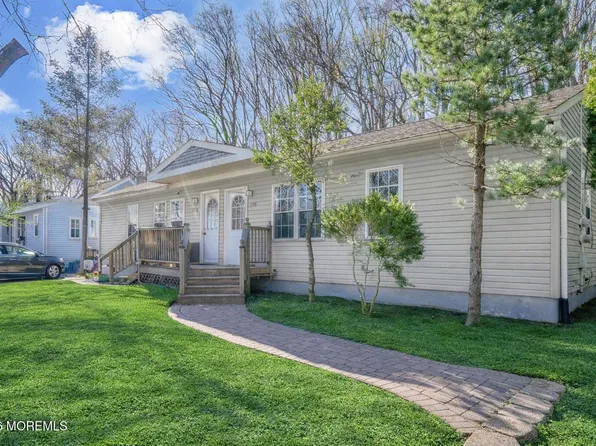 28 Oak Ln, New Egypt, NJ 08533