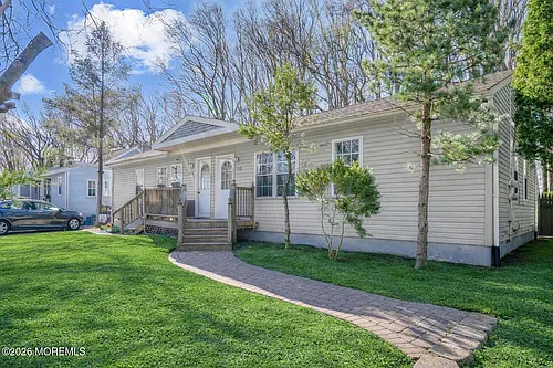 28 Oak Ln Photo 1