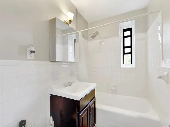 285 East 35th Street image 6 of 10