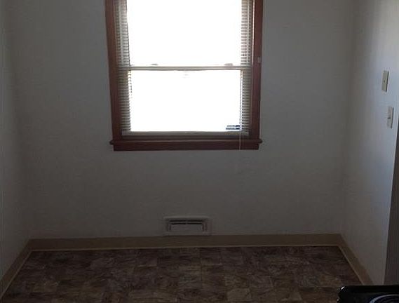 5th image of 4211 Lincoln Ave
