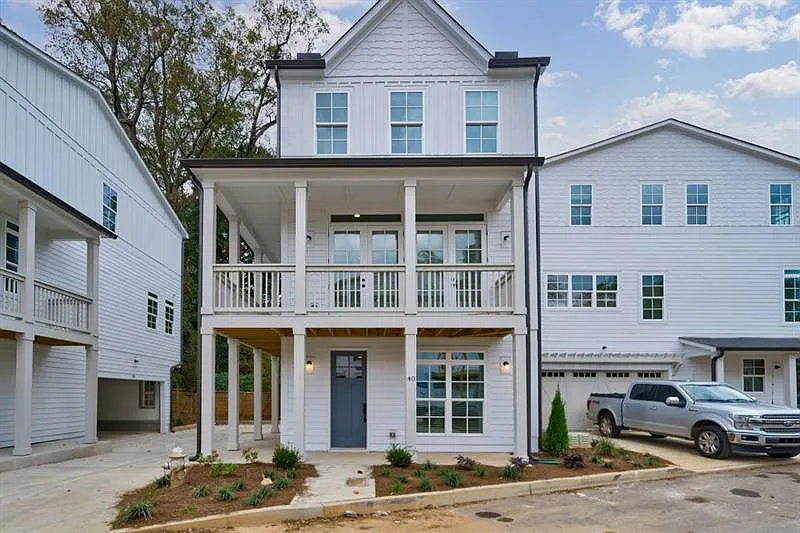 3 bed, 3.5 bath, 2000 sqft, $3,700 — Photo 3