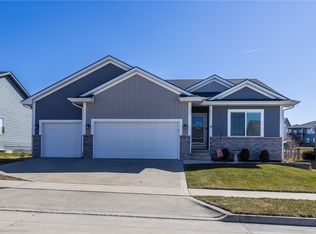 52 SE Pembrooke Ln, Waukee, IA 50263
