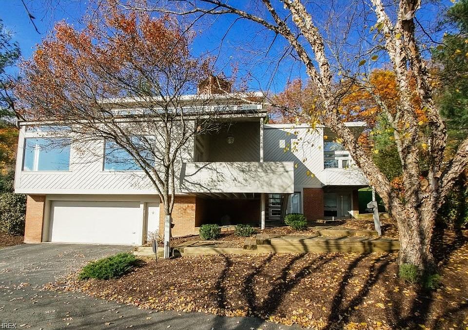 1st image of 20 Riverview Ct
