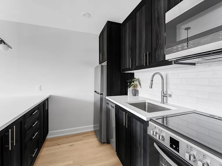 658 Somerset St W — Photo 15