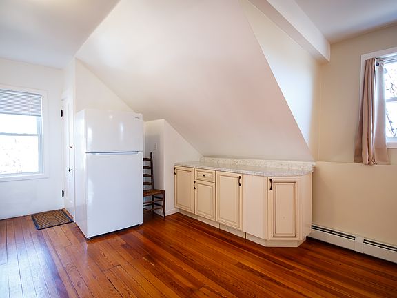 3rd image of 40-42 E Barrows St #3