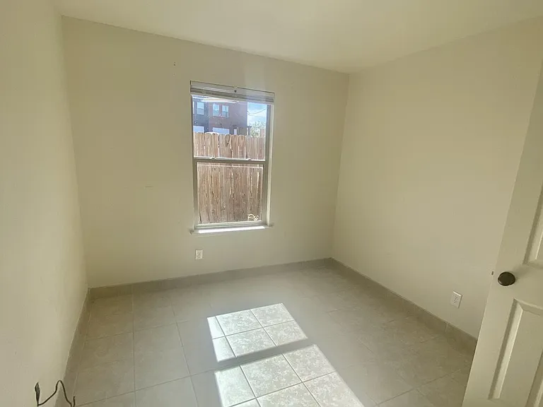 3328 Lincoln Ave #B — Photo 9