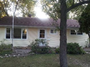 833 Country Club Dr, Kankakee, IL 60901