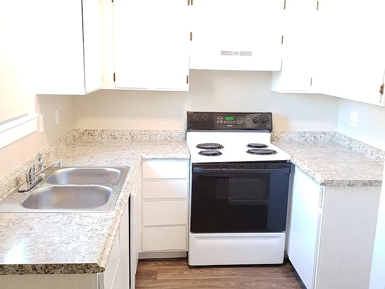 966 W Center St — Photo 6
