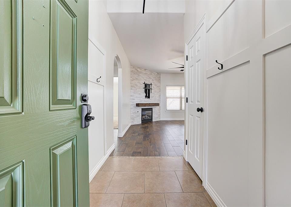 1st image of 8117 Waters Edge Way
