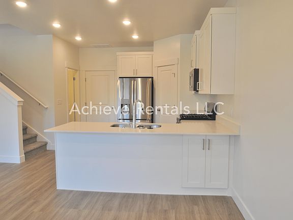 2nd image of 208 W 3175 S