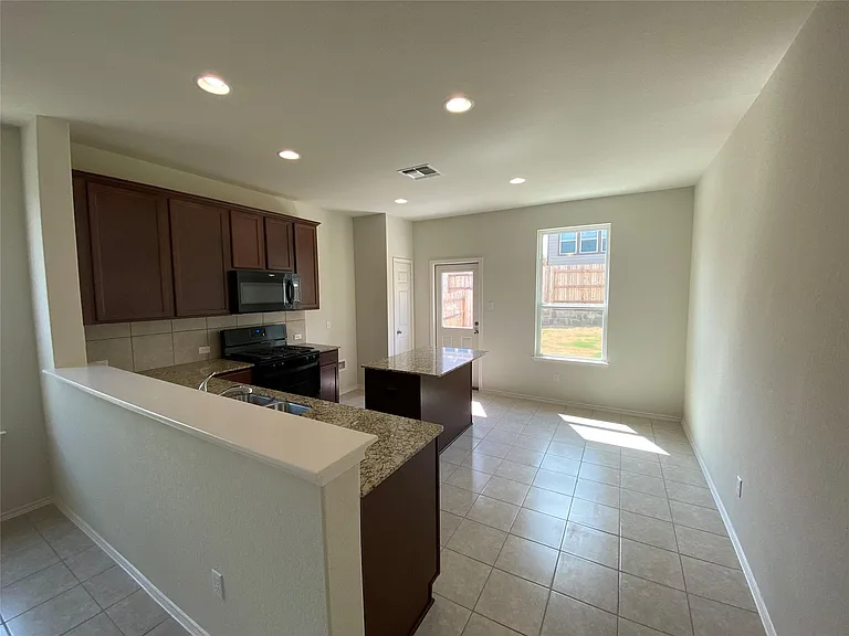 204 Nettletree Dr — Photo 7