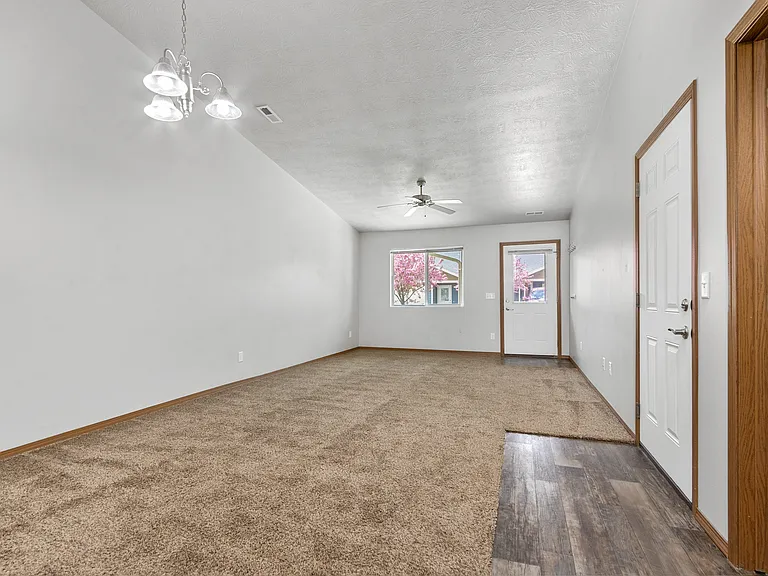 100 S Augusta Pl — Photo 7