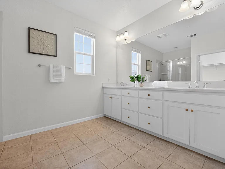 1005 S Fowler Ln — Photo 15