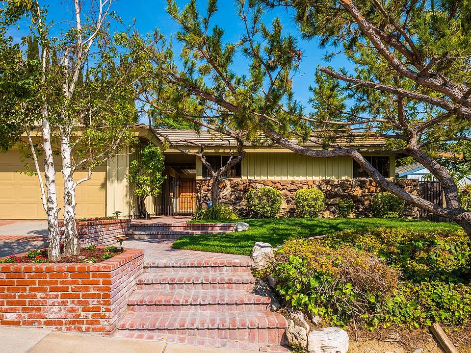 1st image of 860 Crest Vista Dr