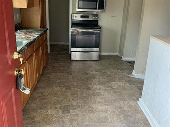 5th image of 318 Elaine Way