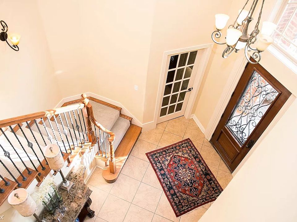 632 Foyer