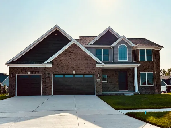 20869 Prairie Creek Blvd, Brownstown, MI 48183