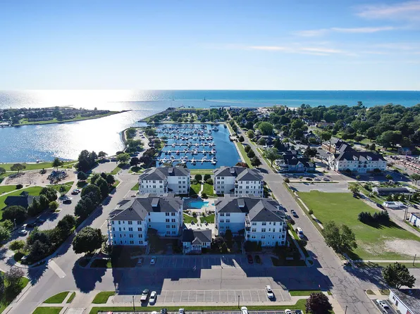 200 S Robert St Unit 53, Ludington, MI 49431