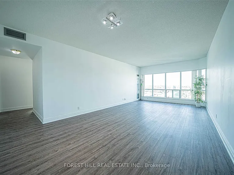 18 Lee Centre Dr #Penthouse 109 — Photo 8