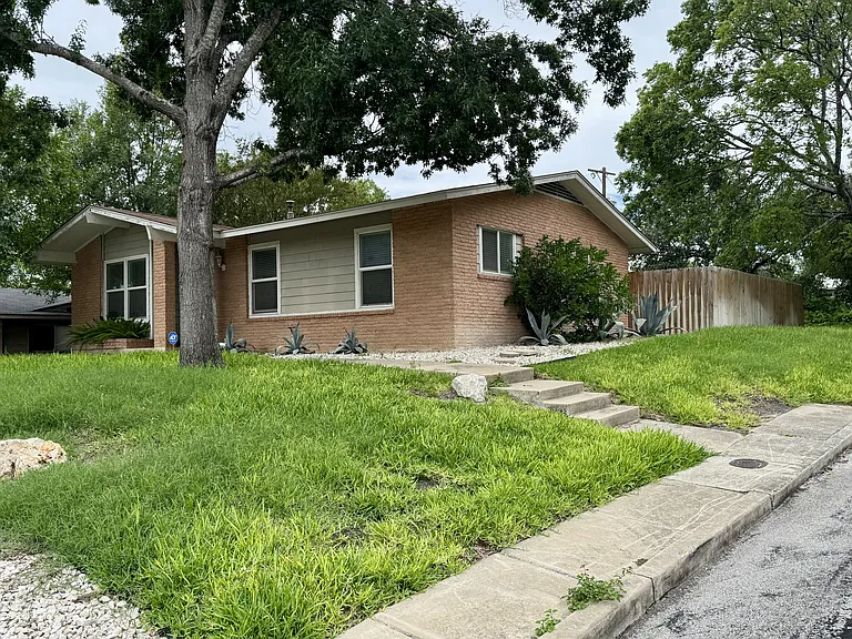 1723 Corita St — Photo 4
