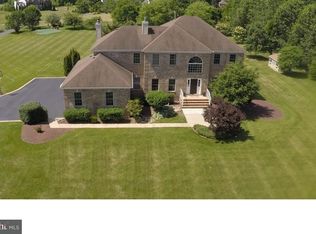 17 Harvest Bend Rd, Robbinsville, NJ 08691