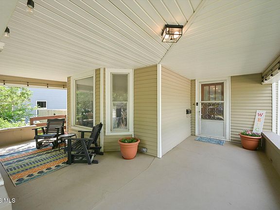 4th image of 207 Cass St