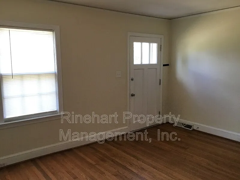 3 bed, 1.0 bath, 1268 sqft, $1,750 — Photo 4