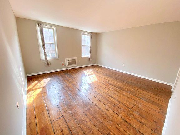 5th image of 1208 Lantern Ln #B