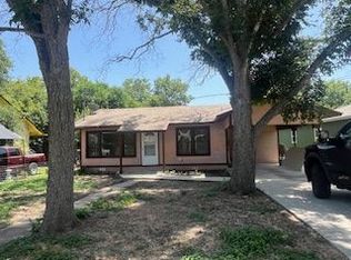 219 W Baxter St, Seguin, TX 78155