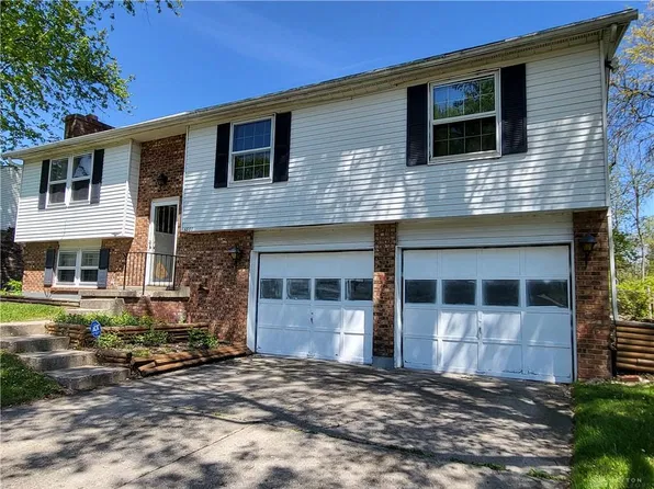 6800 Ranch Hill Dr, Dayton, OH 45415