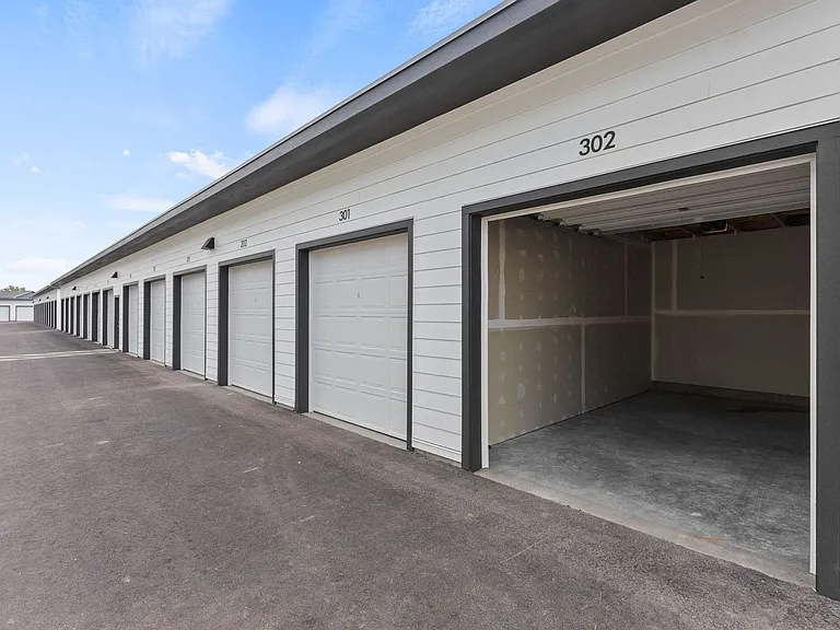 Fairways Apartments — Photo 12