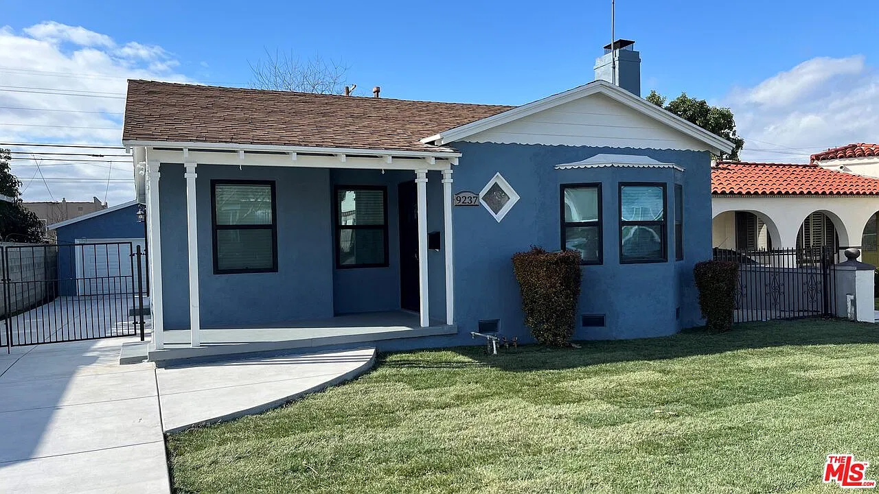3 bed, 2.0 bath, 1388 sqft, $3,500 — Photo 1