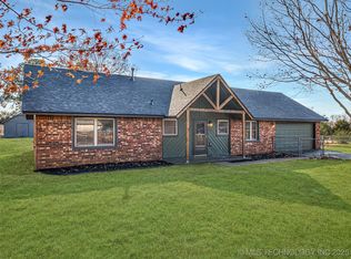 10754 E 530th Rd, Claremore, OK 74019