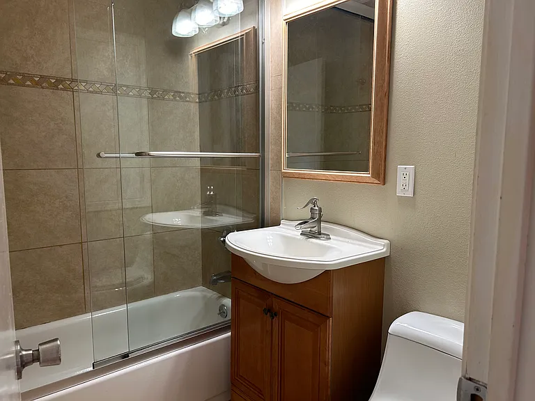 952 Pioneer Ave — Photo 5