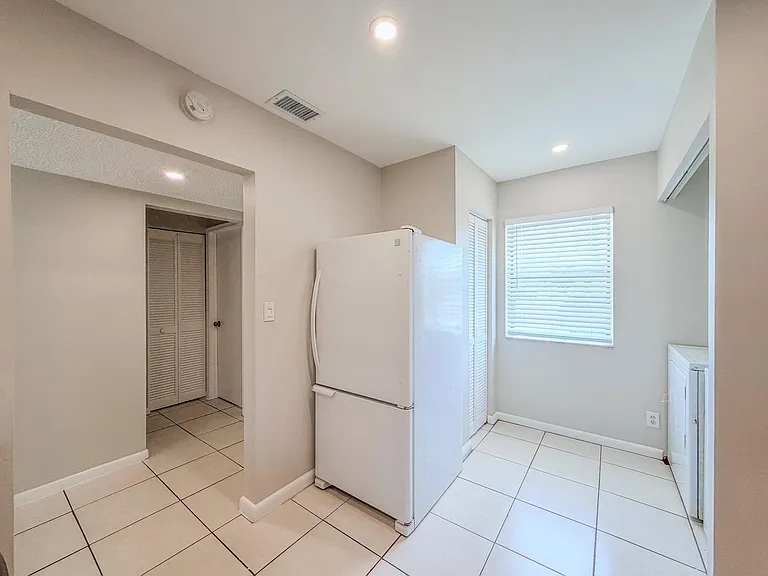 3148 N Dixie Hwy — Photo 3