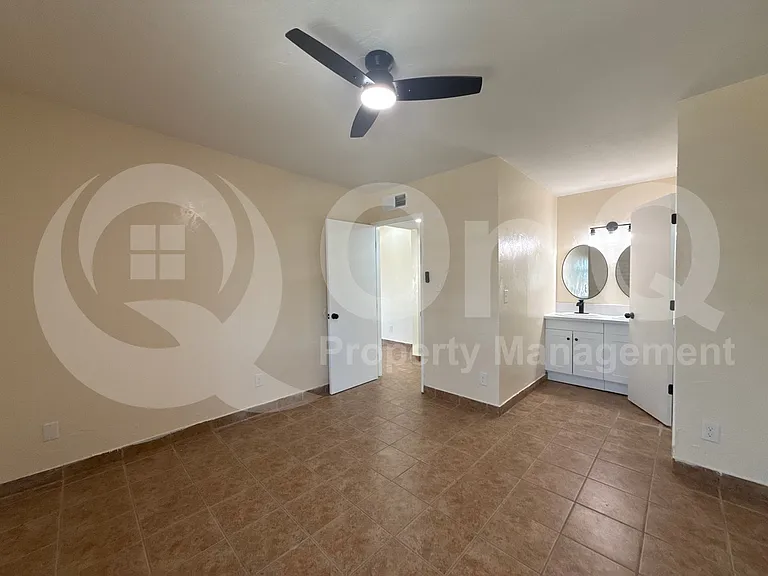 1846 W Caravelle Rd — Photo 12