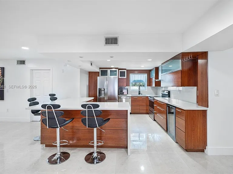 2430 SW 22nd Ter — Photo 10