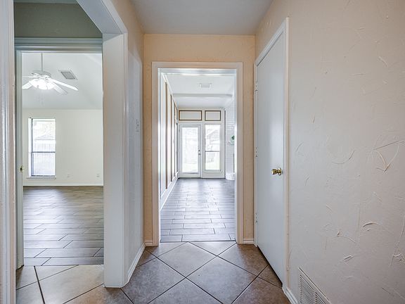4th image of 22 Chimney Rock Dr