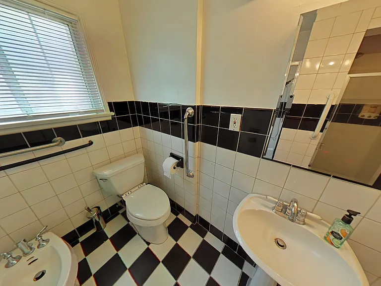 1827 Oakwood Ave — Photo 4