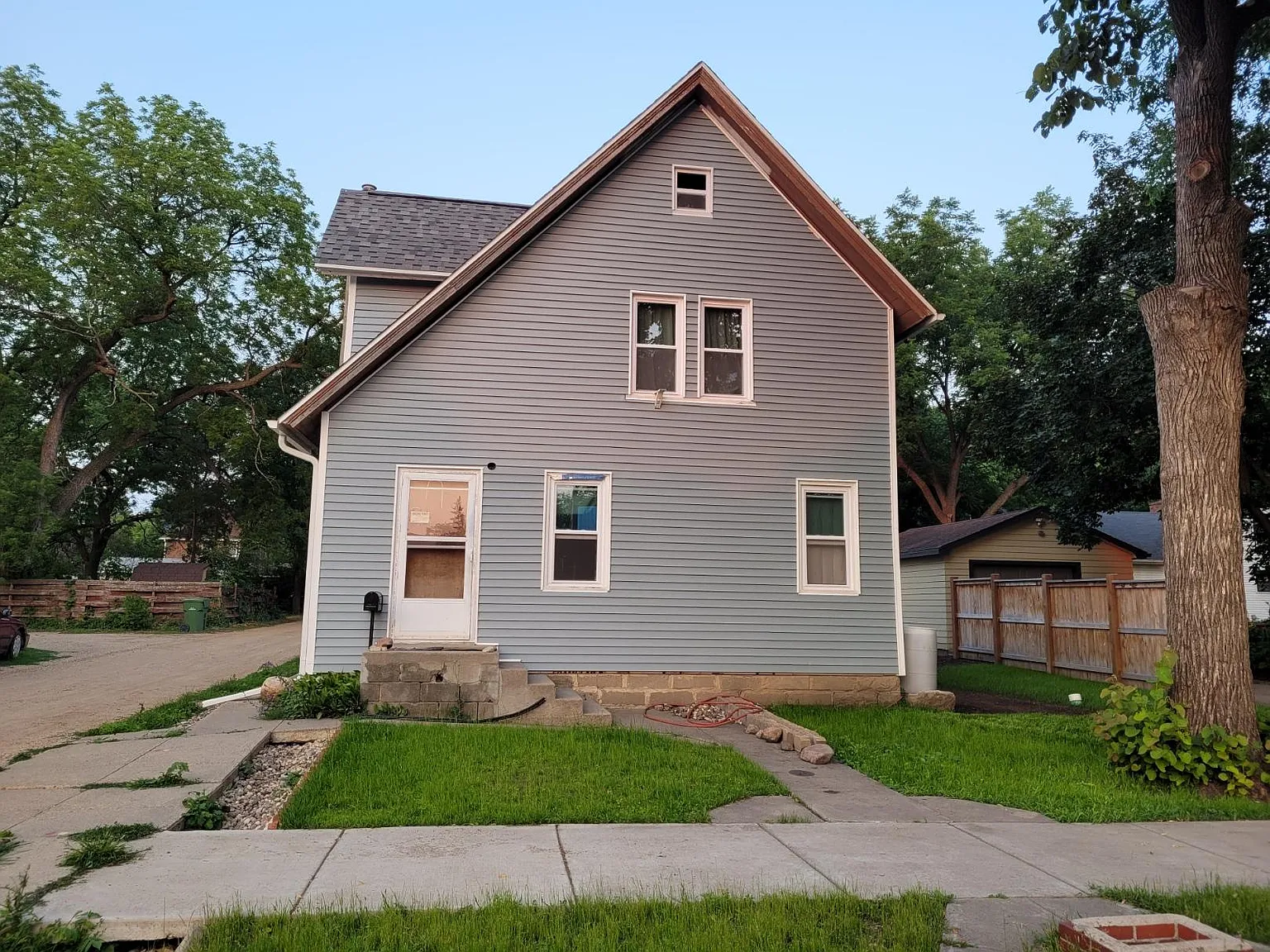3 bed, 800 sqft, $1,350 — Photo 1