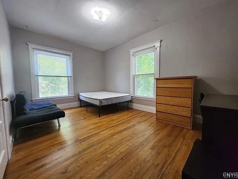718 Clarendon St #1 — Photo 7